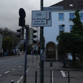 Nicht hier entlang, Radfahrer! Nicht hier entlang, Radfahrer!